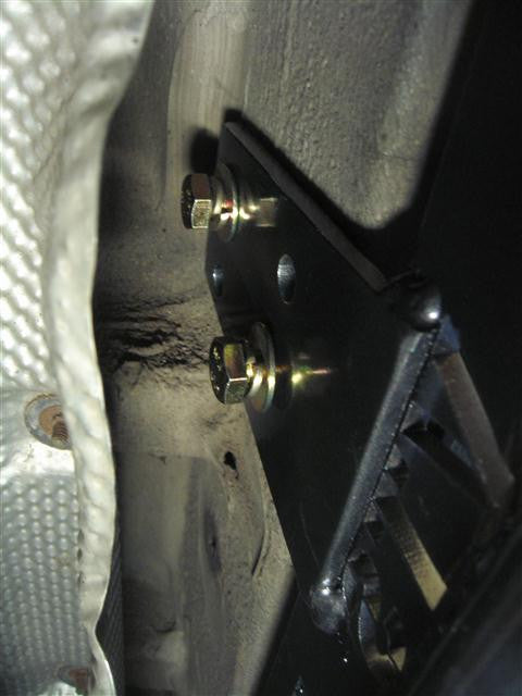 G-wagen rock slider bracket detail mounted to Mercedes W463 Gwagen