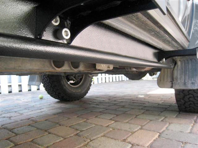 G-wagen Rockmeister heavy duty rock slider for all W463 Mercedes showing mounting brackets for aluminum side steps 