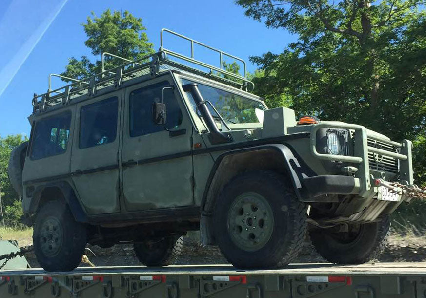 Mercedes G-Wagen Antenna fender mount military style Canadian Army Mercedes-Benz Geländewagen