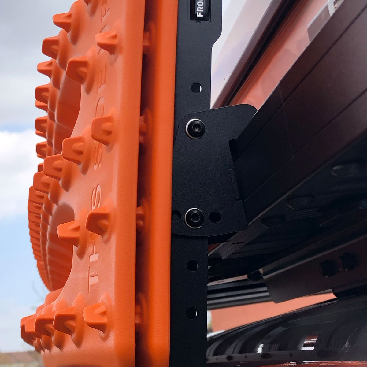 Maxtrax Mounting Bracket Kits and Mounting Pin Set for Slimline Roof R G wagenaccessories